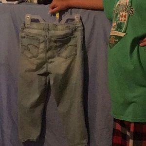 Cropped distressed girl’s jeans